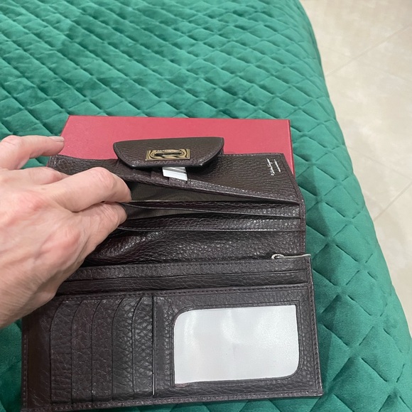 Salvador Ferragamo leather wallet - Picture 7 of 9